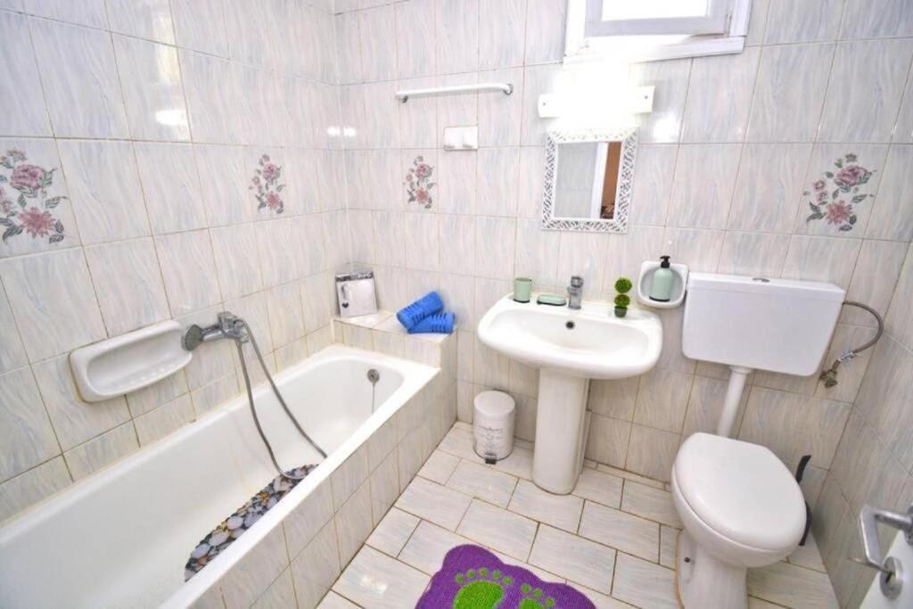 Nirvana In Apartment